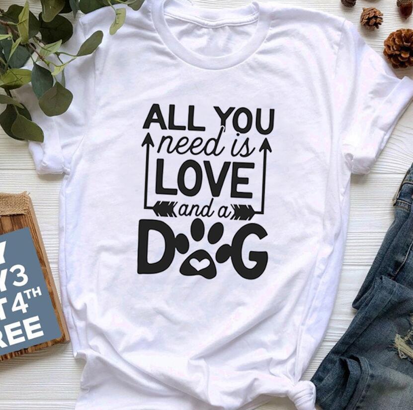 „All You Need Is Love And A Dog“ T-Shirt – Hundemama Geschenk